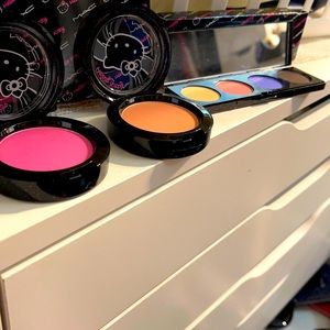 Hello kitty set blush and eye shadow